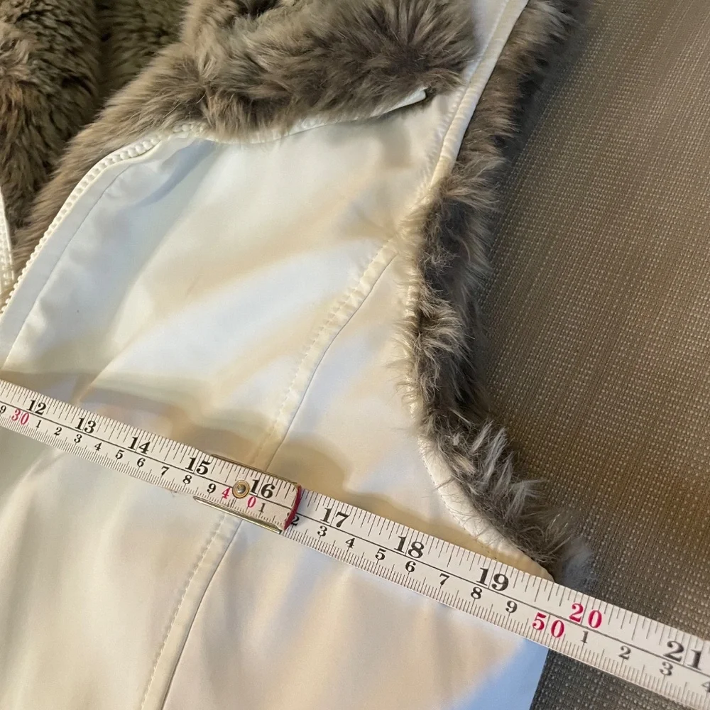 Kristen Blake, Reversible, faux fur vest, sz Med - Picture 8 of 12